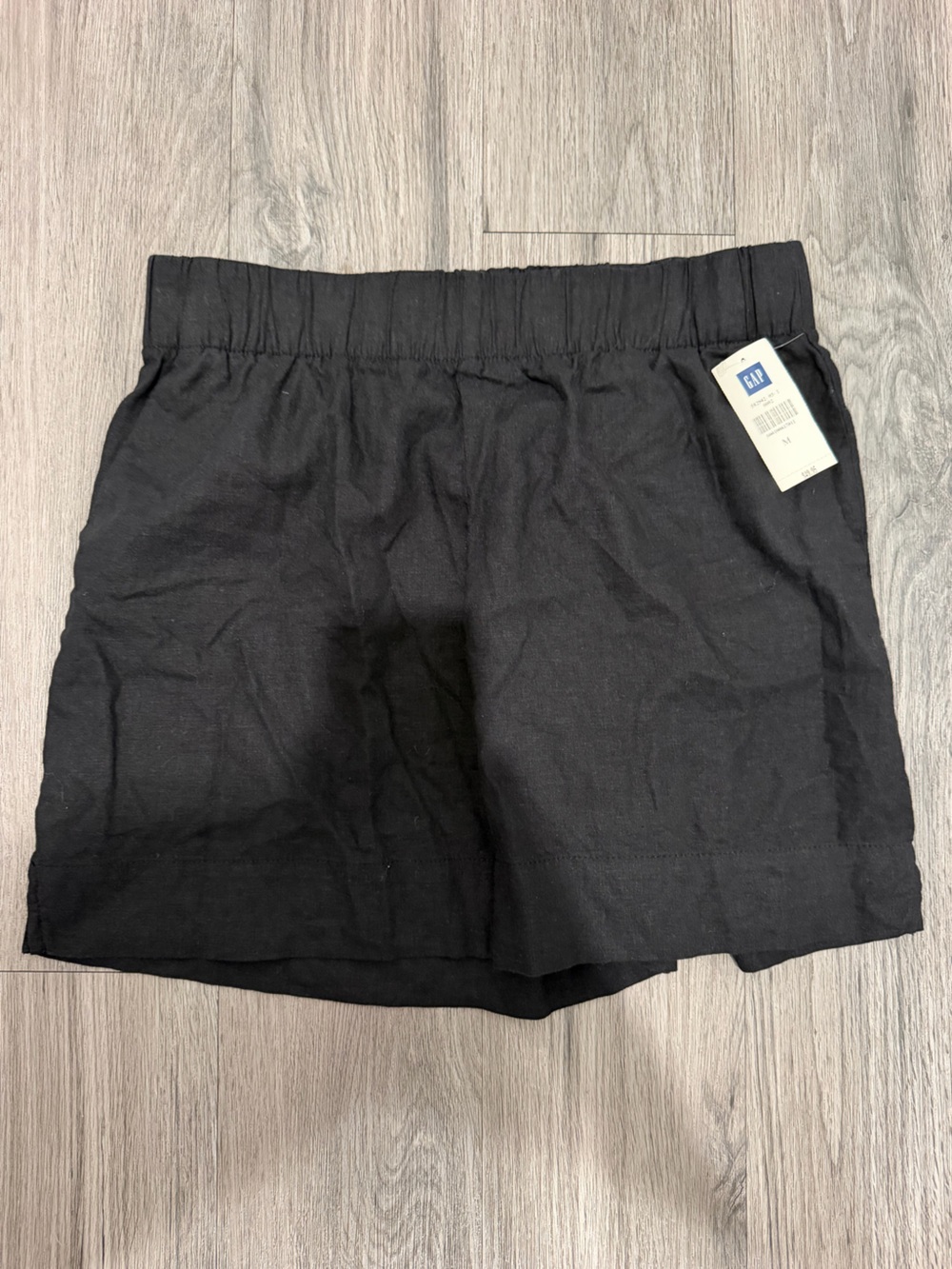 GAP Black women’s linen Elastic-Waist Hybrid Shorts with pockets